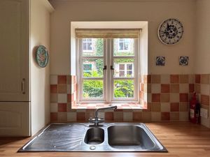 14 Motcombe Grange_Kitchen (1)- click for photo gallery
